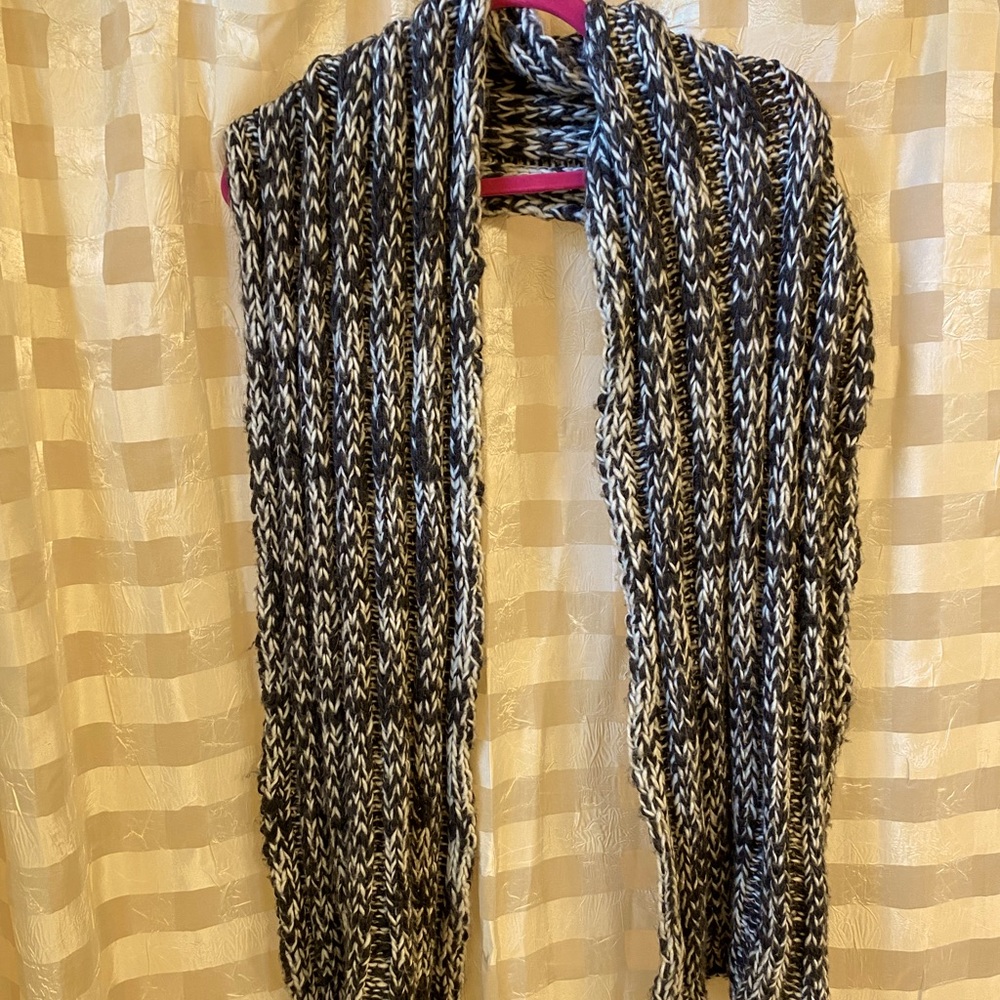 Black and white knit blanket scarf